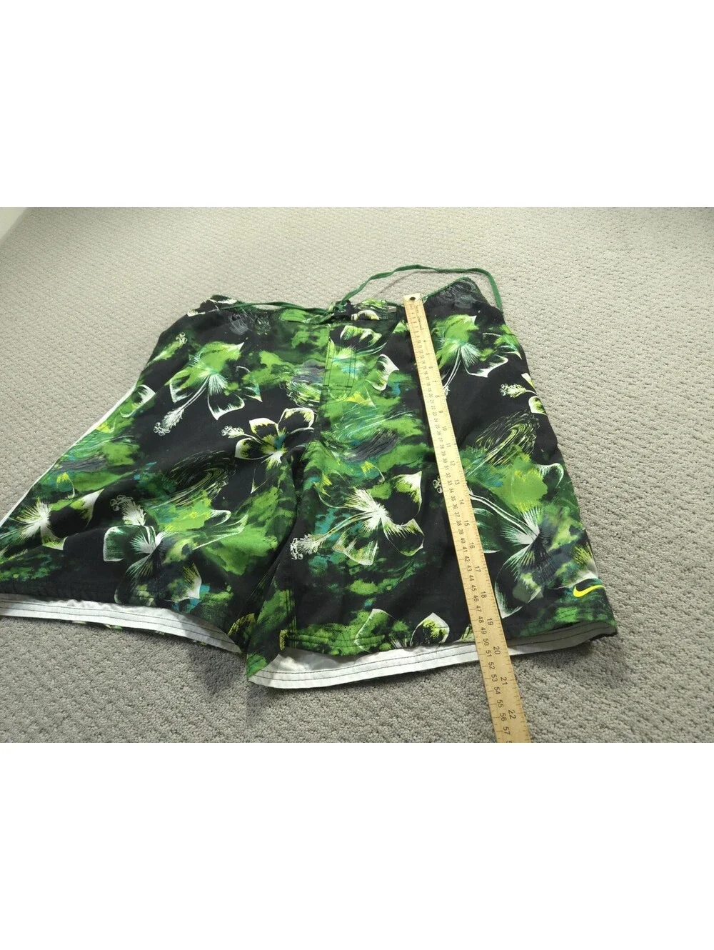 Nike Swim Trunks Mens XL Green Hibiscus Floral Tropical Board Shorts NWT